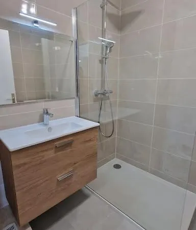 شقة Le 76 Bis: Apt 4 Prs, Parking, Clim, 300 M Plages أنتيب