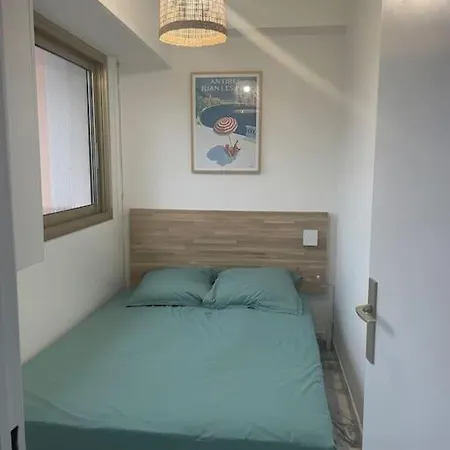 Le 76 Bis: Apt 4 Prs, Parking, Clim, 300 M Plages أنتيب